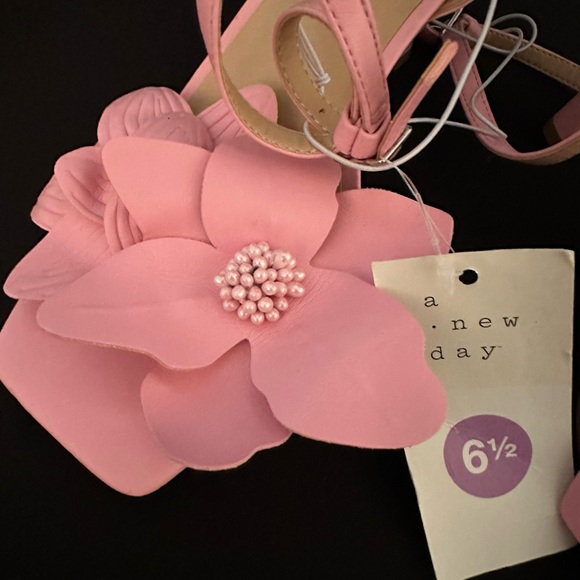 A New Day Pink Floral Sandals - Picture 3 of 5